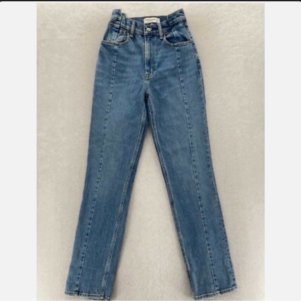 Abercrombie Curve Love 90’s Straight Ultra High Rise Jeans